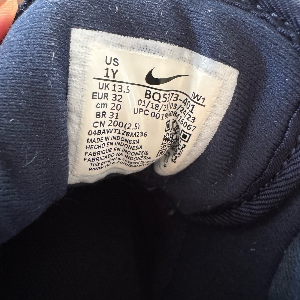 NIKE Manoa Kids Navy Blue Sneaker - Picture 4 of 6